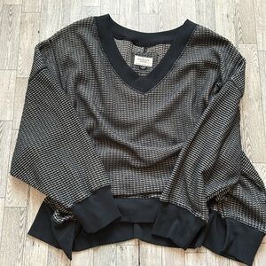 American Eagle v neck Sweater size XL